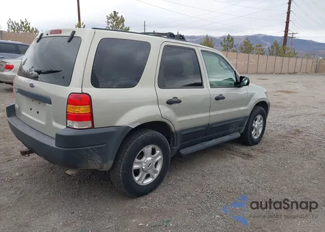 2004 Ford Escape Xlt z USA, uszkodzony, nr VIN 1FMCU931X4KA87700